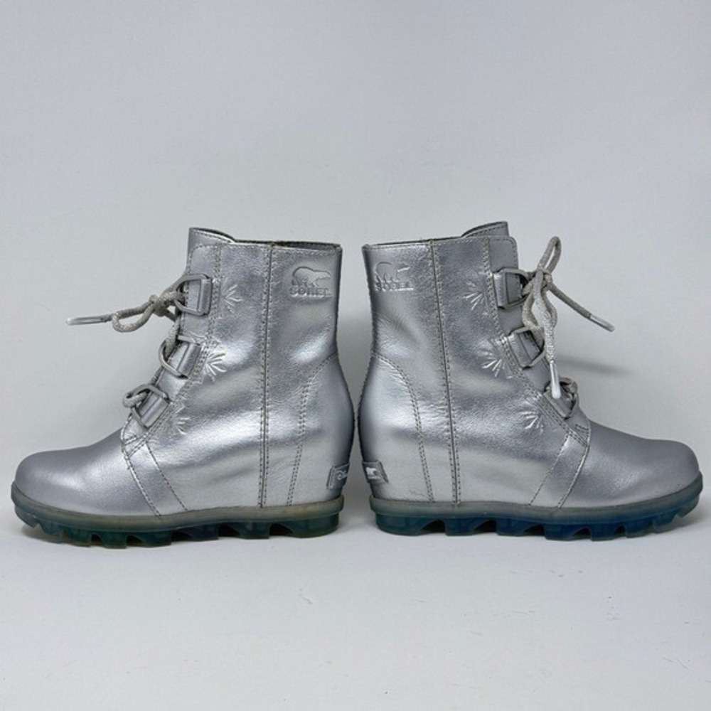 Sorel x Disney Joan of Arctic Wedge Frozen Boots – Silver, Girl's Size 2 - Picture 10 of 14